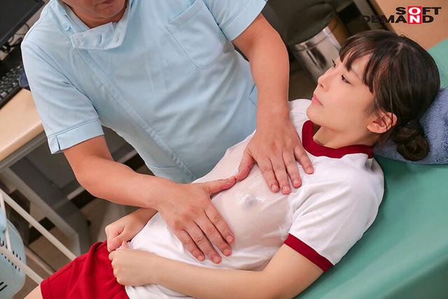 ロリコン整体師が部活帰りの少女の疲れた体を全身指圧マッサージ 性器に触れられた少女の敏感ボディはたまらず小刻みに震え失禁アクメ 三葉せり サンプル画像 2