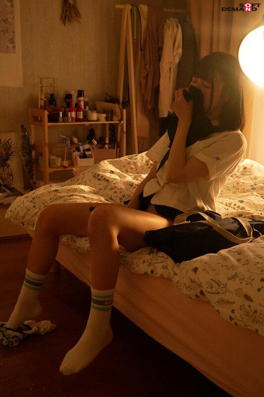 「いっぱい浴びせちゃってごめんなさい。嫌いにならないで、センパイ」潮吹きを恥ずかしがるツンデレ制服彼女 月美りょう サンプル画像 9