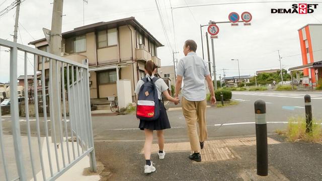 痴●オヤジの太い指でビクビク体を震わせて敏感反応。ふたりっきり通学電車ゾッコン中出し 空野きら サンプル画像 14