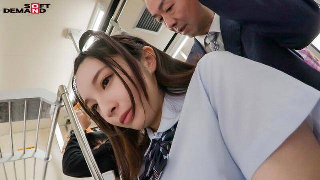 痴●オヤジの太い指でビクビク体を震わせて敏感反応。ふたりっきり通学電車ゾッコン中出し 空野きら サンプル画像 5