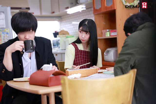 成熟した姉の裸に触れた童貞弟はイケない事と知りつつもチ○ポを勃起させて「禁断の近親相〇」してしまうのか！？【あやめ編】 サンプル画像 2