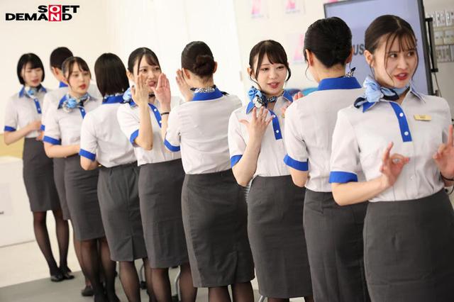 【SP特典版】「制服・下着・全裸」でおもてなし またがりオマ○コ航空 圧巻総勢11名＋特別講師1名による2024年度新人CA大型研修編 6セクションの集団おま〇こキャビンレッスン 特典コーナー43分追加！ 総尺190分収録 6＋1セクション サンプル画像 5