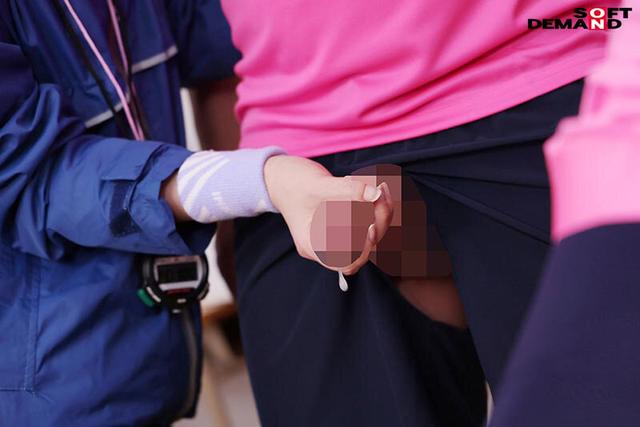 手コキに若き汗を捧げる女子●生たち。私立新中野学院「発射部」 サンプル画像 10