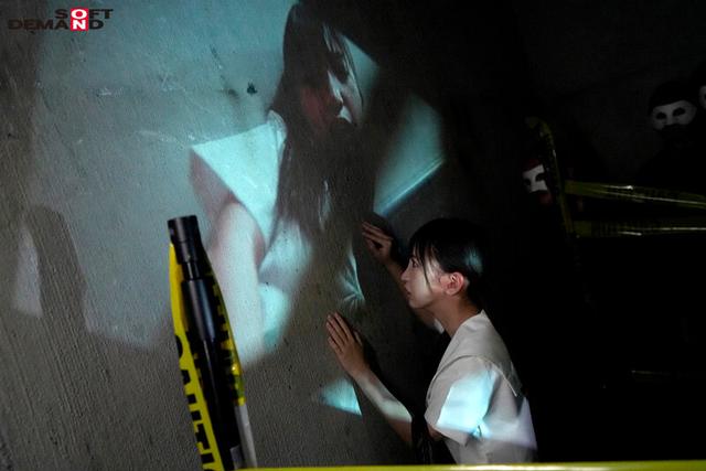読書好きの陰キャな私が怪しい地下室に閉じ込められて見知らぬ男たちの目の前でオナニーしたら男の視線に興奮しオナ潮まき散らしてイキ狂う淫キャ変態女になりました。 サンプル画像 12