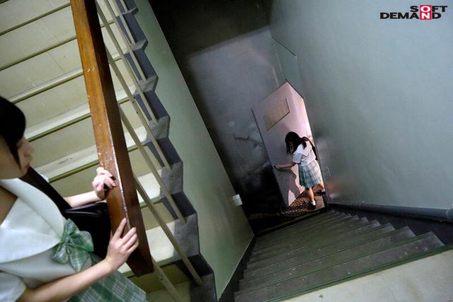 読書好きの陰キャな私が怪しい地下室に閉じ込められて見知らぬ男たちの目の前でオナニーしたら男の視線に興奮しオナ潮まき散らしてイキ狂う淫キャ変態女になりました。 サンプル画像 6