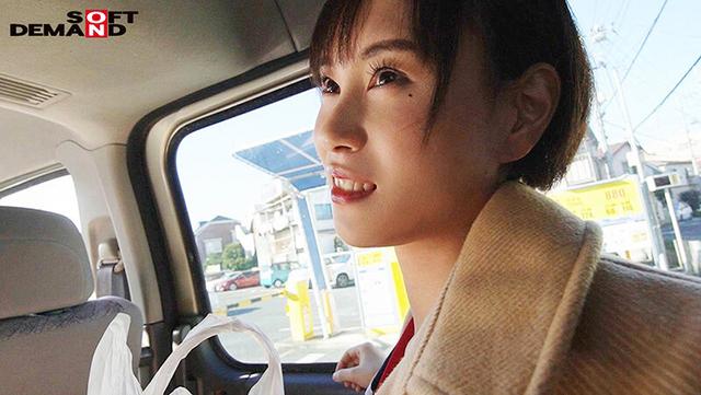 SOD入社2年目（当時）浅井心晴 日頃の感謝を込めて、カメラ片手にユーザー様のお宅へ中出しOK訪問！ ～中出し解禁前にお客様に中出しをOKしてしまっていた、浅井心晴初中出しとなるお蔵入り映像～ サンプル画像 4