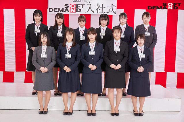 SOD女子社員2022年度全裸入社式 昨日まで女子大生だったピチピチ新卒11名社会人の第一歩はド羞恥！全員がカメラの前ではじめてのSEX！新人オマ○コ満開宣言！2枚組8時SP！ サンプル画像 2
