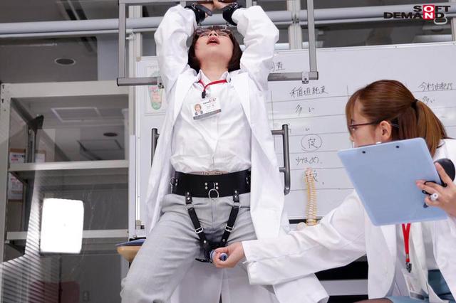 何度イっても終わらない固定拘束強●連続潮噴き耐久テストでオフィスに潮溜まり大量発生 敏感選抜SOD女子社員6名がスーツの色を変えるほどのお漏らし実験でショーツ限界伸びガニ股イキ潮ニズム絶叫解剖 SOD性科学ラボ REPORT17 サンプル画像 13