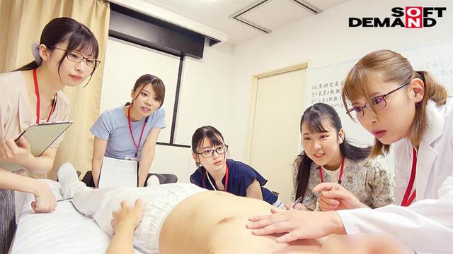 全裸男性を複数名の着衣SOD女子社員がじっくり恥じらい研究報告 真剣チクビ囲み実験 SOD性科学ラボ REPORT18 敏感反応に戸惑いながらも膨らむ乳首と脈打ちペニスから目が離せない16名 サンプル画像 3