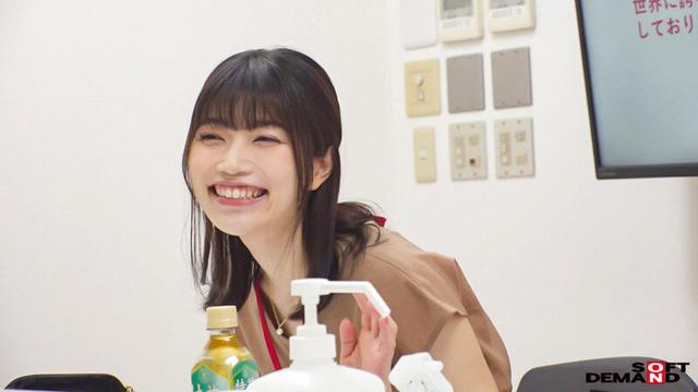 おっとりしてるのに、なんか色っぽい。定期面談で皆を癒してくれる人事部 石川さんの裸が見たい！…という社内の声多数だったので、AV出演させたら、ギャップヤバすぎどスケベSEXが撮れました。【無許可で発売！】人事部 中途2年目 石川陽波 サンプル画像 2