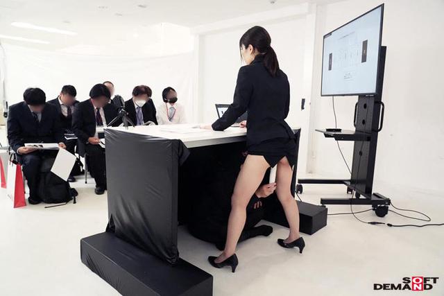 人事部中途2年目石川陽波に悶絶ガマン業務を強行！絶対に失敗できない会社説明会の日に密着しながらお股に玩具で徹底イカセ！【圧倒的4K映像でヌク！】 サンプル画像 12