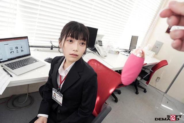 人事部中途2年目石川陽波に悶絶ガマン業務を強行！絶対に失敗できない会社説明会の日に密着しながらお股に玩具で徹底イカセ！【圧倒的4K映像でヌク！】 サンプル画像 3