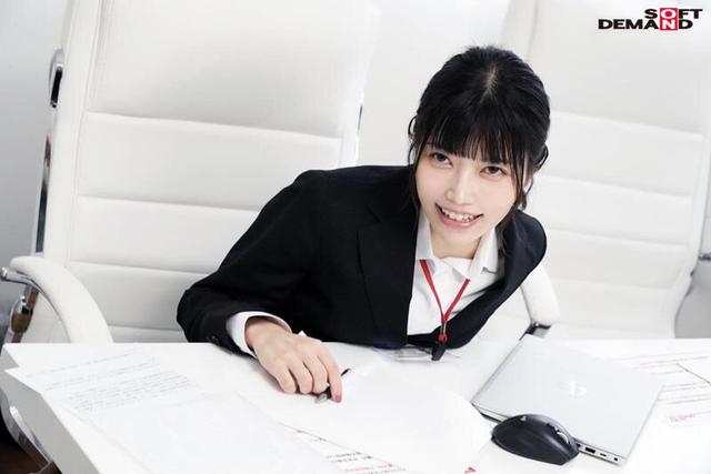 人事部中途2年目石川陽波に悶絶ガマン業務を強行！絶対に失敗できない会社説明会の日に密着しながらお股に玩具で徹底イカセ！【圧倒的4K映像でヌク！】 サンプル画像 5