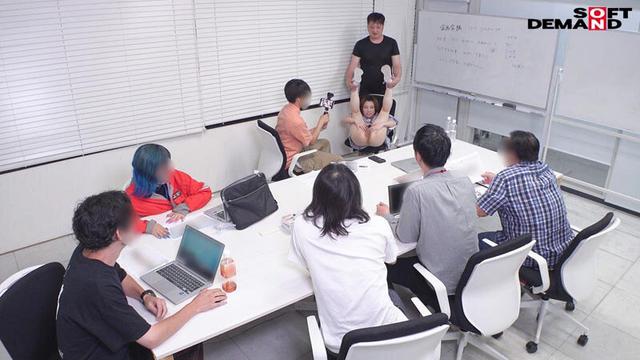 マ○コまる出し！半裸AD羞恥業務 SOD女子社員 制作部 新田好実 サンプル画像 9