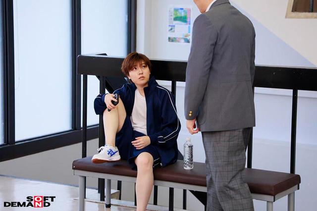 AV現場の女ADが女優さんの代役で男装イジメぶっかけ SOD女子社員 制作部 AD新田好実 サンプル画像 2