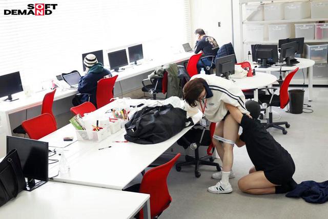 SOD女子社員 meets 「常に性交」AD業務×セックス Wワーク 社内でず～～～っとチ〇ポ突かれっぱなし！AD 新田好実 サンプル画像 3
