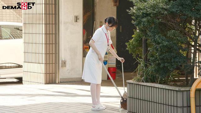 【業務命令】ご奉仕を学べ！5コスプレ接待（ヌキあり）学生 バニーガール ナース 陸上部 サキュバス 宣伝部 松永あかり サンプル画像 4
