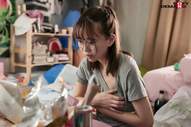 7年間汚部屋で引きこもり生活をしている中卒妹は初体験を寝ているボクで済ませ、その後もボクを逆夜●い（避妊具ナシ）して性欲処理しているのを知っている。 樟葉杏 サンプル画像 4
