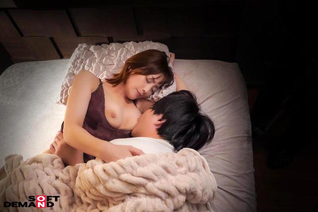 今年、名門大学を卒業して医者になった息子の唯一の気がかりは、まだ卒乳できていないこと。古東まりこ サンプル画像 8