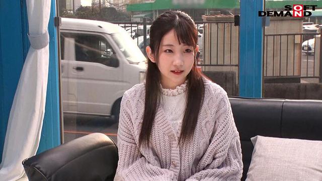 【マジックミラー号25周年記念作品】紗倉まな10年ぶりの乗車！ 悩めるAV男優じみけんを救ってくれませんか？ち○この悩みはま○こで解決！！濃密ご奉仕SEXで勇気づけろ！ 傑作コントを奇跡のAV化！ サンプル画像 4