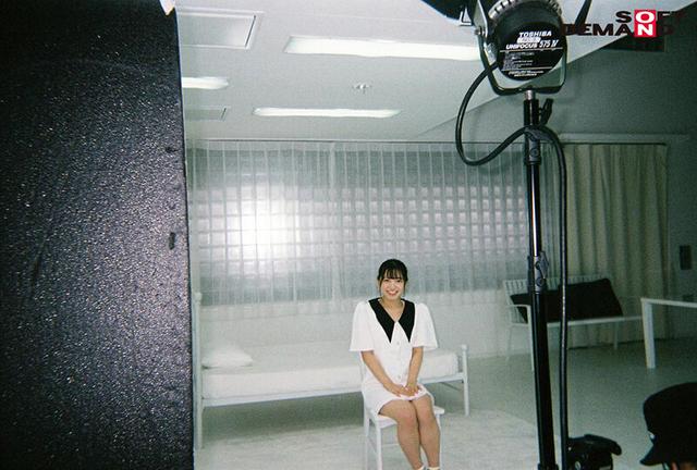 人見知りで恥ずかしがりやな現役女子大生山下ゆめり（20）AV DEBUTドキュメント 女ADが2泊3日の完全密着 内に秘めていたSEXへの好奇心を記録 サンプル画像 18