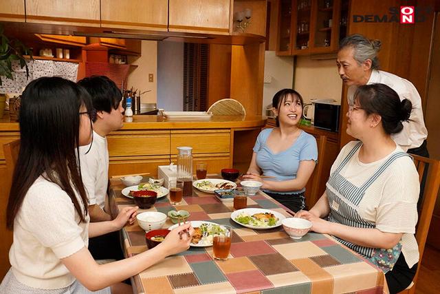 「彼女はまだ、僕のことを童貞だと思っている」彼女（20）よりもおっぱいの大きい彼女の妹に誘惑されて、何度も何度も中出しSEXしてしまった 伊南えりか サンプル画像 7