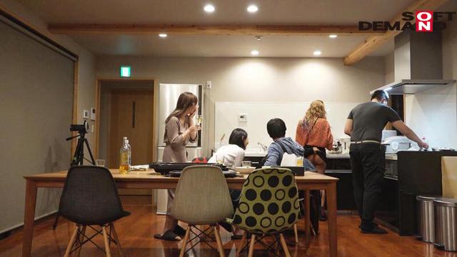 彼氏彼女がいてもAVに出ている性欲の強い男女が18時間一緒に過ごしたらどうなるのか？【セックス観察ドキュメンタリー】 サンプル画像 4