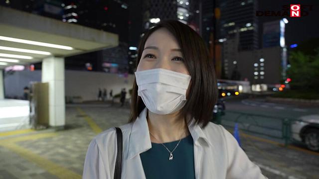区役所勤務7年目 真面目一筋の奥さんは実はレーベル史上最高のドM体質 望月瞳 33歳 AV DEBUT サンプル画像 14