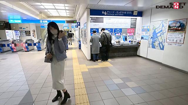 思春期の男子には刺激が強い色気溢れる保健の先生 桂木春香 32歳 最終章 妊活に挫折して夫の生チ○ポから遠ざかっていた保健の先生が久しぶりの生中出しを求めて最後の上京 サンプル画像 17