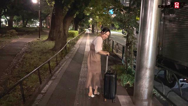 子どもたちの自慢になるような笑顔を絶やさないママでいたい 藤原真帆 30歳 AV DEBUT サンプル画像 17