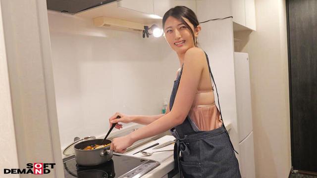 「人の役に立つことが大好き」こども食堂でボランティアに従事。料理が得意なお漏らし奥さん 足立美緒 30歳 AV DEBUT サンプル画像 12