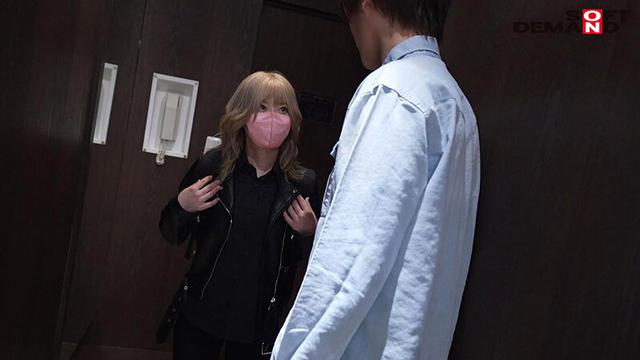 13歳から潮吹きしてます 超早漏体質！プロ男優とSEXしたくてAVに来たド助平フッ軽シロウトちゃん。東京都台東区●●商店街色白金髪ハメ潮バーテンダー結菜さきさん（仮名・23歳）仕事終わりに大量潮吹きAVデビュー サンプル画像 3