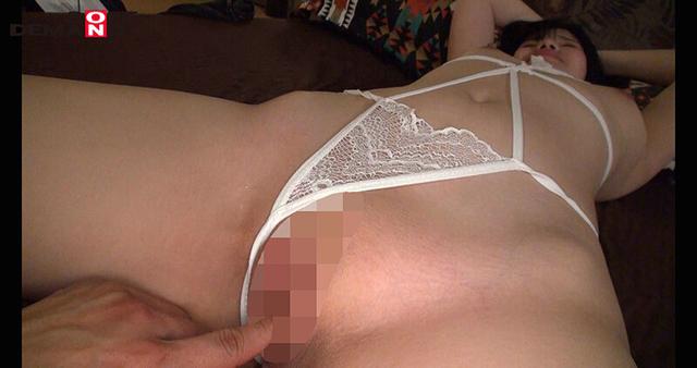 ヤリたくなったらBARでナンパ待ちするハンサム素人 ボーイッシュ 挿れたらド雌 脱いだらF乳女体 東京 新宿 ■■■商店街 居酒屋アルバイト 神園ゆあ（仮名・22歳）男前の顔に全発射！AVデビュー サンプル画像 17