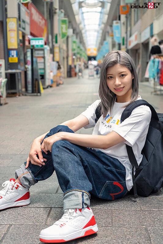 高速のSAで…路線バスで…営業中のBarで…、絶対にバレてはいけない場所でのお漏らしSEX 東京都台東区■■商店街 色白金髪バーテンダー 結菜さき（仮名・23歳）2度目のAV出演 サンプル画像 2
