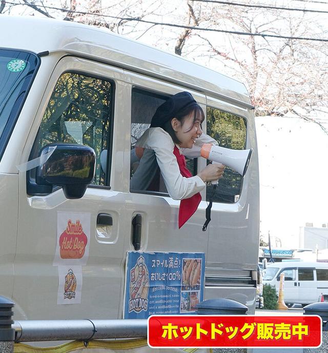 人気 AV 女優が挑戦！イカサレ屋台の中で 潮吹きながらホットドッグ売ってください！赤名いと サンプル画像 3