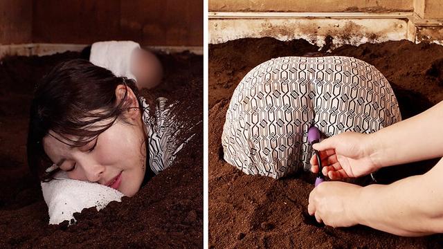 美人CA（既婚者）限定 砂風呂に埋まって身動きできない〇淫NTR拘束マッサージ 横が見えない状態で、隣に夫が居るのにイッてもイッても止めずに絶頂させ続けた女の「サイレント絶叫」 サンプル画像 7