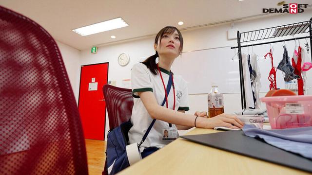 SOD女子社員 モザイクギリギリを目指してワギナグイ込み生着替えさセクハラ 着衣放尿濡れ透けチェック！ジョリ毛・菊門まで迫る接写＆局部アップ 挿入感確認 演出部3年目 矢嶋希里乃 サンプル画像 2