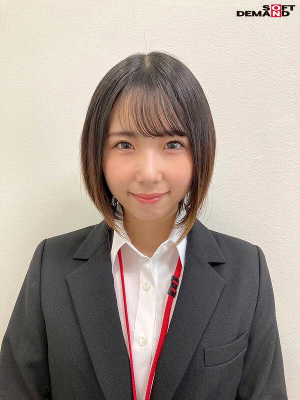 服の中身は色白、巨乳、パイパンの三冠王 得意気にジャンケンメガネ女子とSOD本社のエントランスで… SOD女子社員 ハダカになるより恥ずかしい脱ぎキャンBOX野球拳 営業部2年目 久保歩夢 サンプル画像 1
