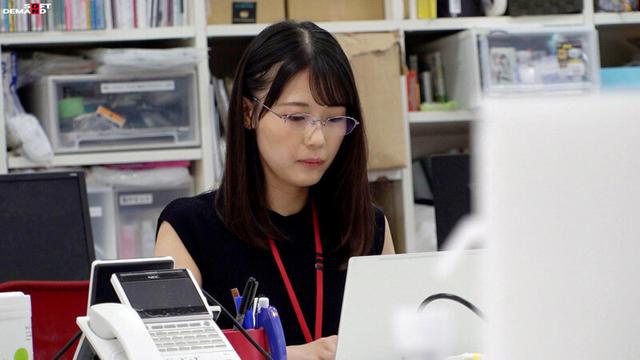 SOD女子社員10名 業務時間内声ガマンオナニー報告3 SOD社内隠しカメラが捕えた業務中オナニー 2画面見比べておシコり下さい サンプル画像 16
