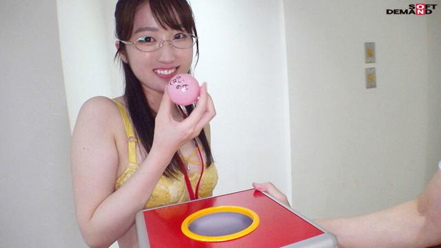 業務中の真剣な表情とのギャップ必見！ ユーザー様のギン勃ちペニスにうっとり赤面！ SOD女子社員 ハダカになるより恥ずかしい脱ぎキャンBOX野球拳 総務部1年目 斉藤月乃 サンプル画像 11
