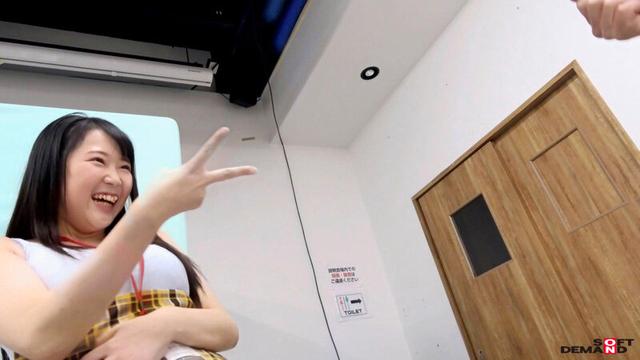 マブしいハニカミ八重歯の着痩せ代表21歳は想定以上のぶるるんHカップ SOD女子社員ハダカになるより恥ずかしい！脱ぎキャンBOX野球拳 メディア事業部 中途1年目 米内美和 サンプル画像 6