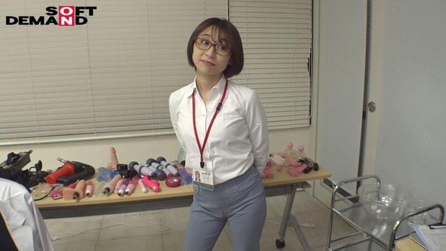 むっつりドエロイ理系女子マッドサイエロティストが登場！SOD女子社員 ハダカになるより恥ずかしい脱ぎキャンBOX野球拳 性科学ラボ研究員中途2年目 牧田翼 サンプル画像 3