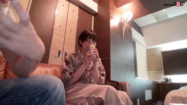 照れ屋ショートカットグッズ事業部 入社2年目 柴崎はる 撮影後プライベート映像！ほろ酔いハメ撮り映像を緊急公開！普段の柴崎はもっとエロかった！ サンプル画像 6
