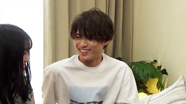 初体験！盛り上がりすぎて我慢できない自撮りエッチ 保志健斗 サンプル画像 2