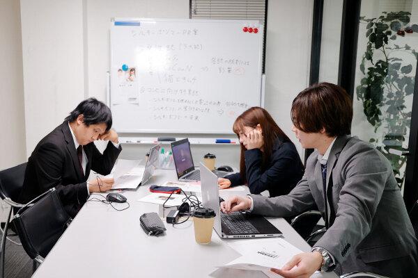 暗闇では素直に サンプル画像 1