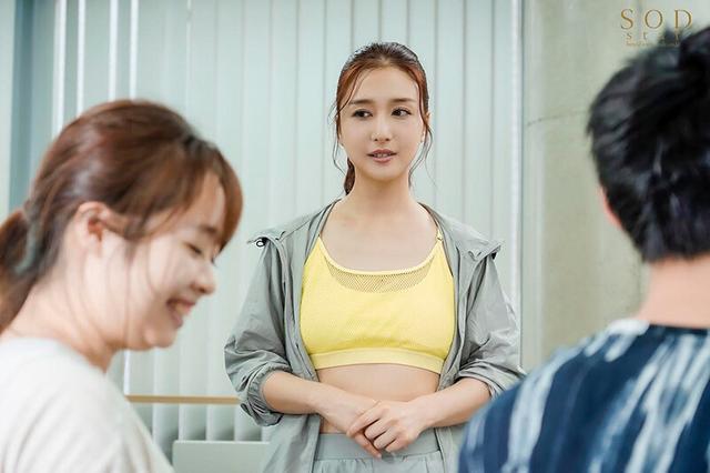 自慢の美尻で新婚夫婦の旦那を誘惑し子づくり中出しSEXを求めるパーソナルインストラクター 古川いおり サンプル画像 2