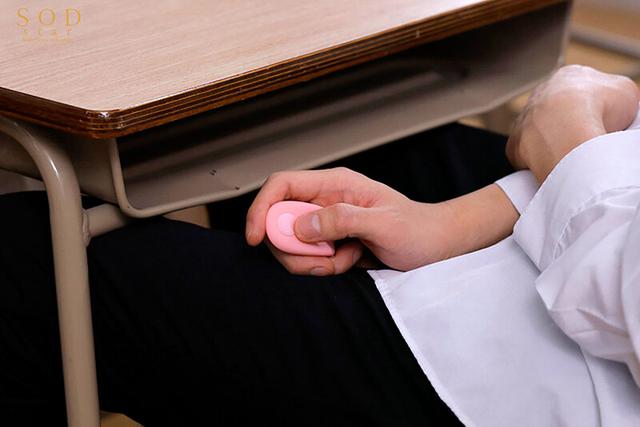 「明日、俺らの担任の授業でバイブぶっこんでやるから見にこいよwww！」 授業中も男子生徒に輪●レ×プされる、体育会系新任教師 新海咲 サンプル画像 10