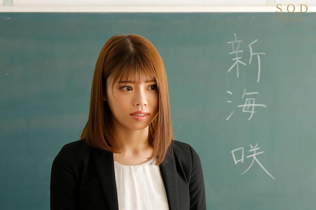 「明日、俺らの担任の授業でバイブぶっこんでやるから見にこいよwww！」 授業中も男子生徒に輪●レ×プされる、体育会系新任教師 新海咲 サンプル画像 2