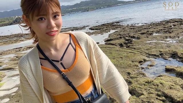 【夏といえば水着！SODstar全員ビキニ祭】ドキドキの初露出！アスリート‘新海咲’ 南国イチャラブデートで露出SEX サンプル画像 7