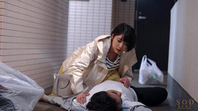 中学のときに好きだった男が強×わいせつ罪で指名手配されていました。私は彼を自宅で匿うことにしました。 レ×プ魔と同棲 夏目響 サンプル画像 17